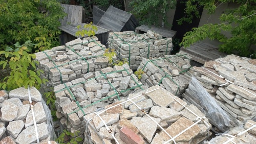 Гранитный плитняк галтованный для мощения купить в Пермском крае