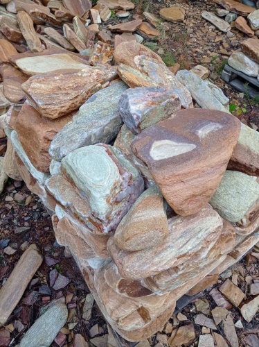 Златолит жёлтый, жёлто-зелёный глыбки и валуны для ланшафтного дизайна купить в Пермском крае