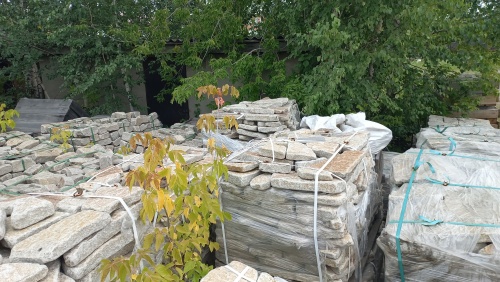 Плитняк галтованный гранитный для ландшафтного дизайна купить в Пермском крае