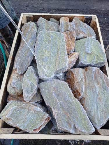 Златолит жёлтый, жёлто-зелёный глыбки и валуны для ланшафтного дизайна купить в Пермском крае