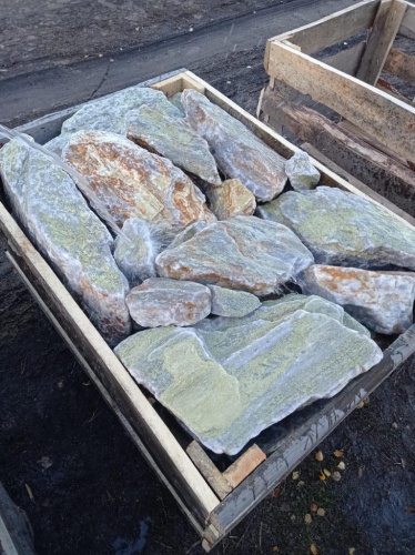 Златолит жёлтый, жёлто-зелёный глыбки и валуны для ланшафтного дизайна купить в Пермском крае
