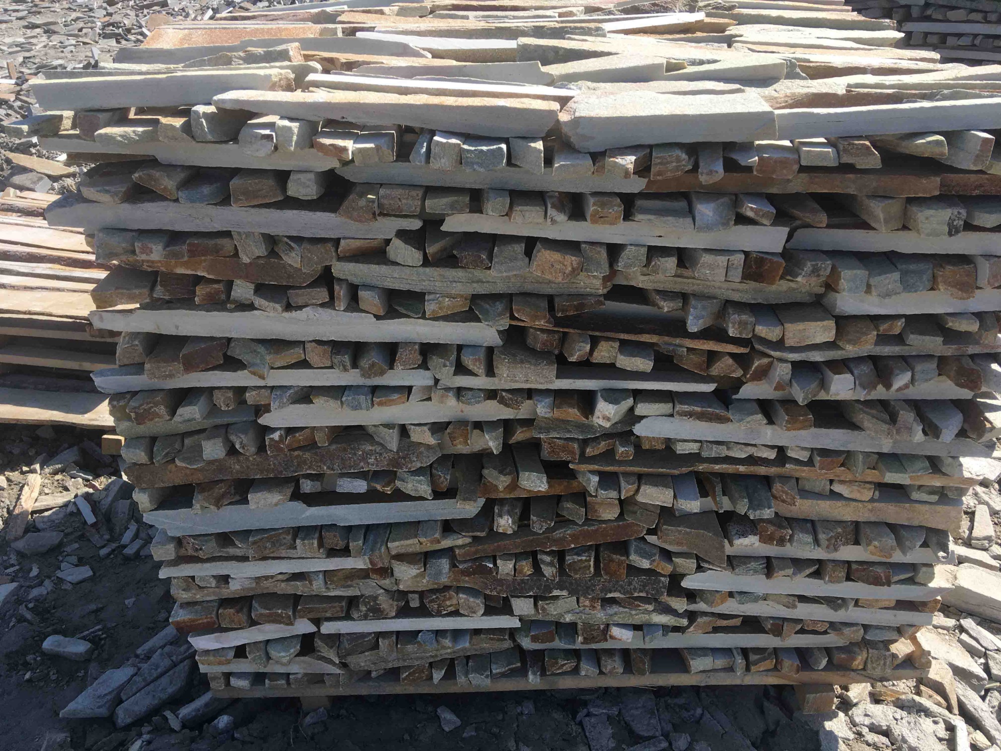 Горбушка златолит золотистый для облицовки купить в Пермском крае