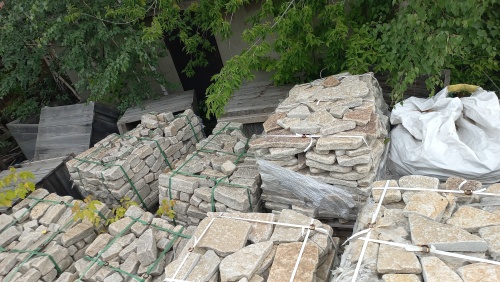 Гранитный плитняк галтованный для мощения купить в Пермском крае