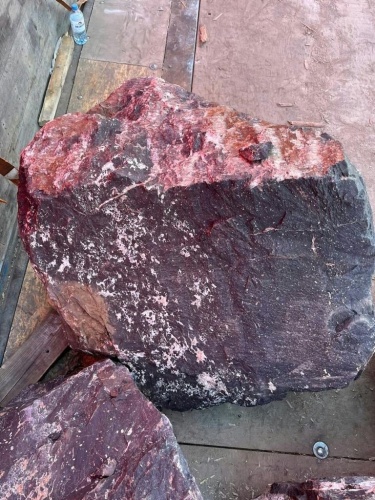 Камни для ландшафтного дизайна красно-фиолетовые 10-60 килограмм купить в Пермском крае