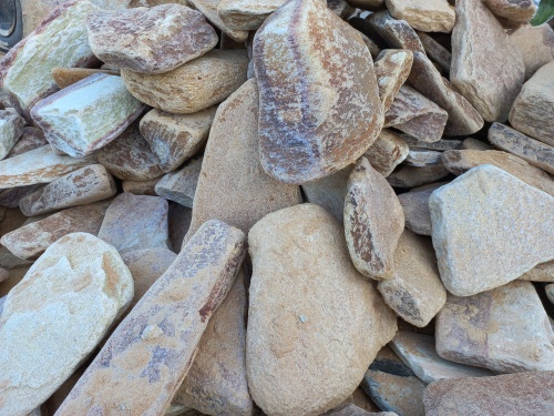 Златолит жёлтый, жёлто-зелёный глыбки и валуны для ланшафтного дизайна купить в Пермском крае