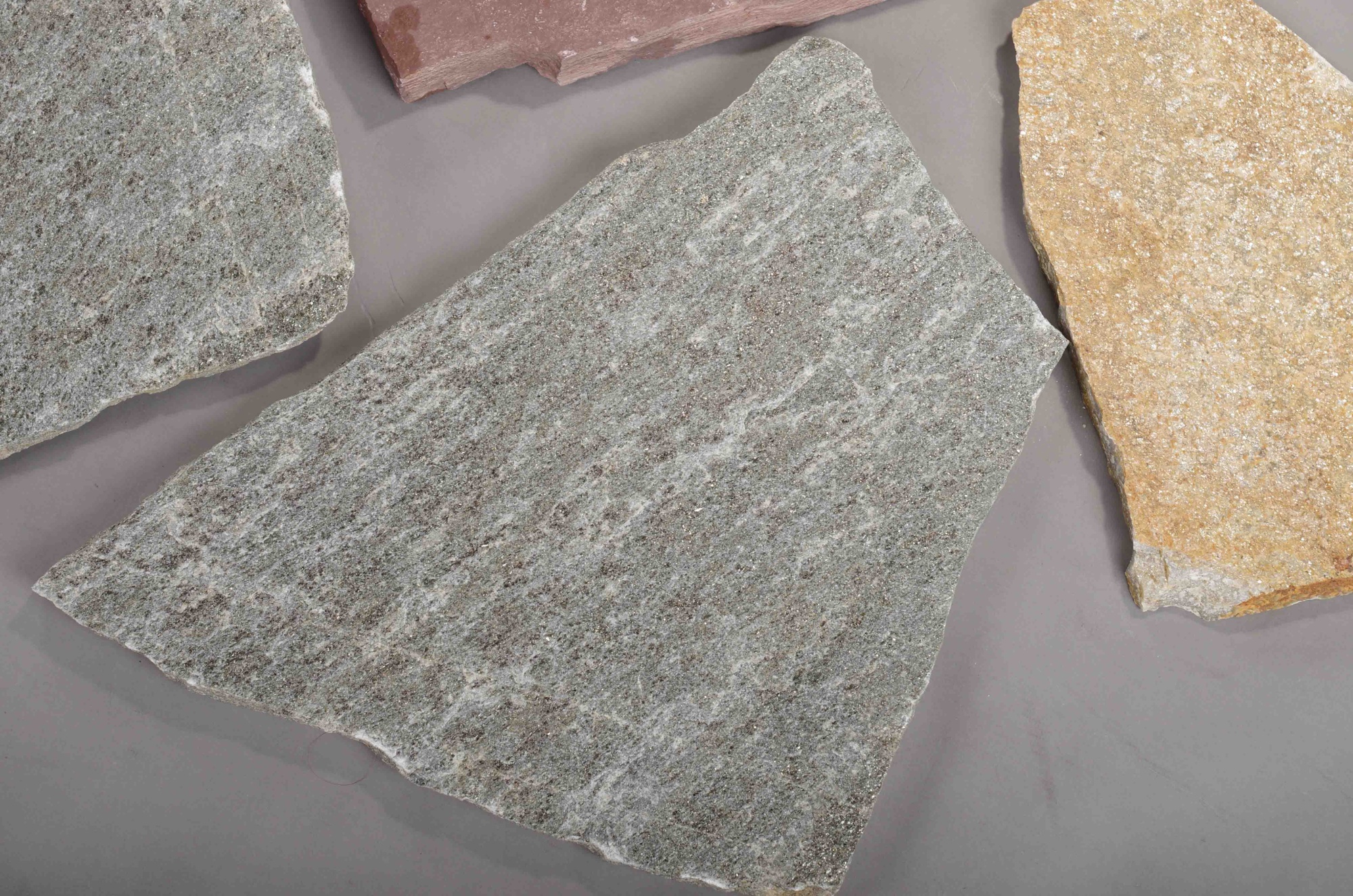 Плитняк златолит Уральский  для фасада купить в Пермском крае