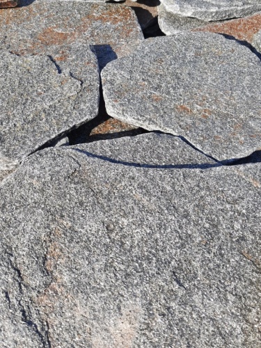 Златолит серебристый галтованный для лестниц купить в Пермском крае